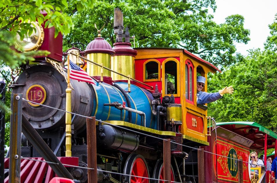 Ensuring maintainability in large Rails apps. Fat controllers done right.