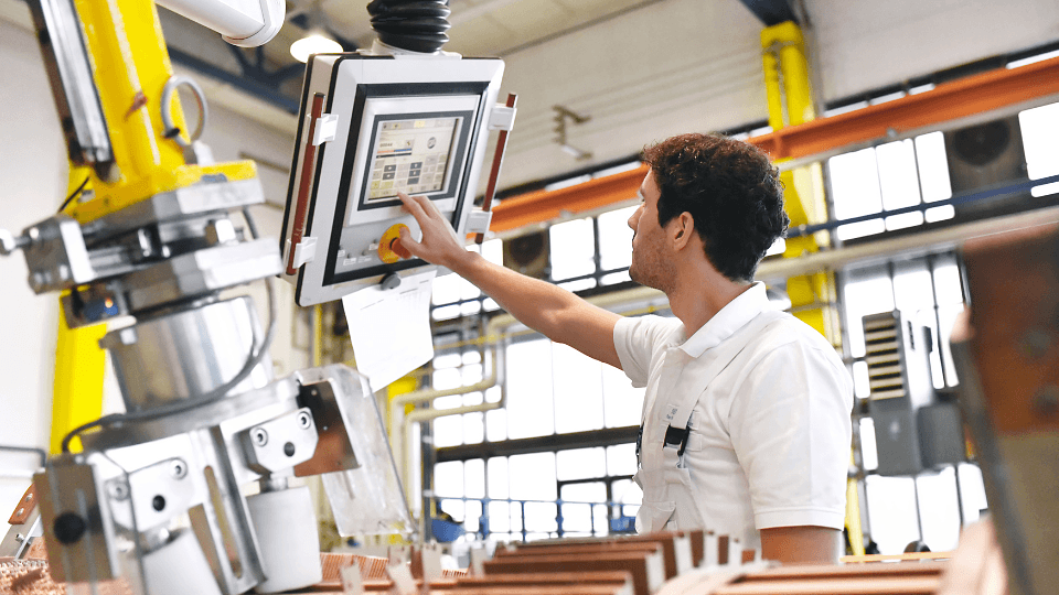 Unlocking Efficiency: Digital Transformation in the Manufacturing Industry